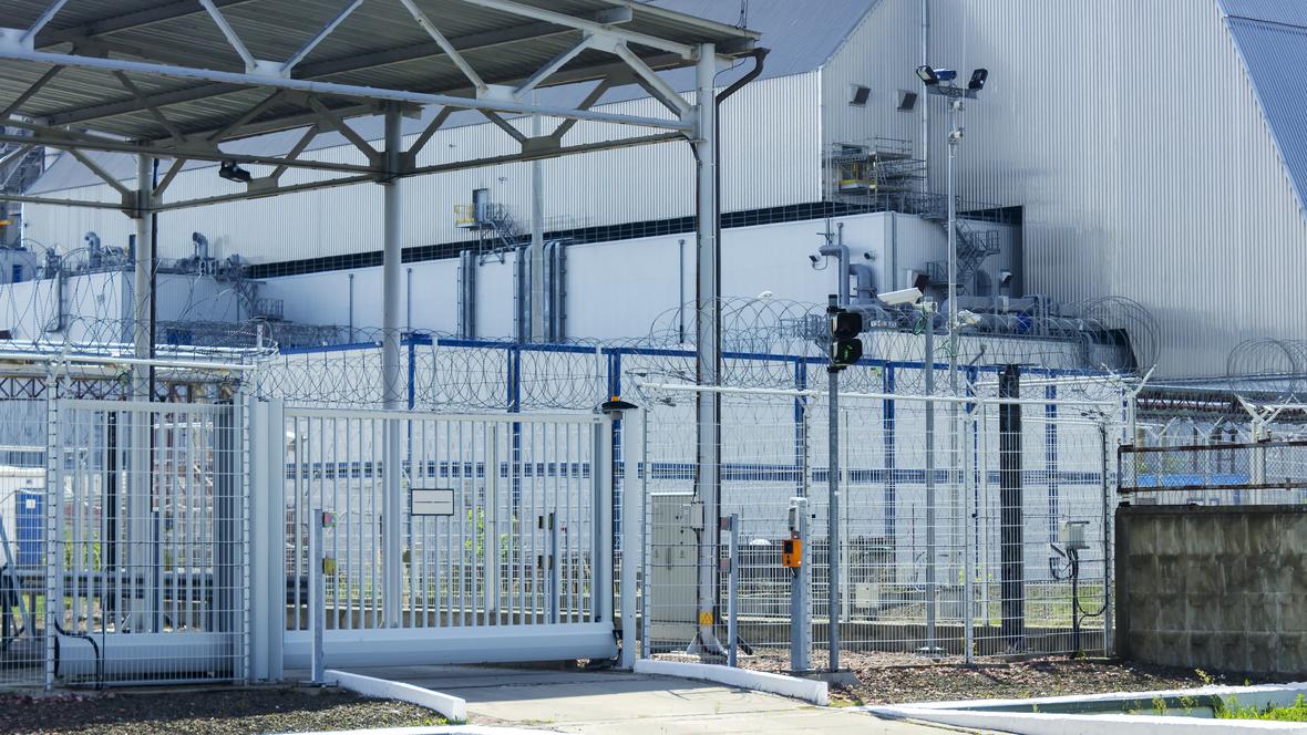 Überwachter Eingang eines Industrie-Areals