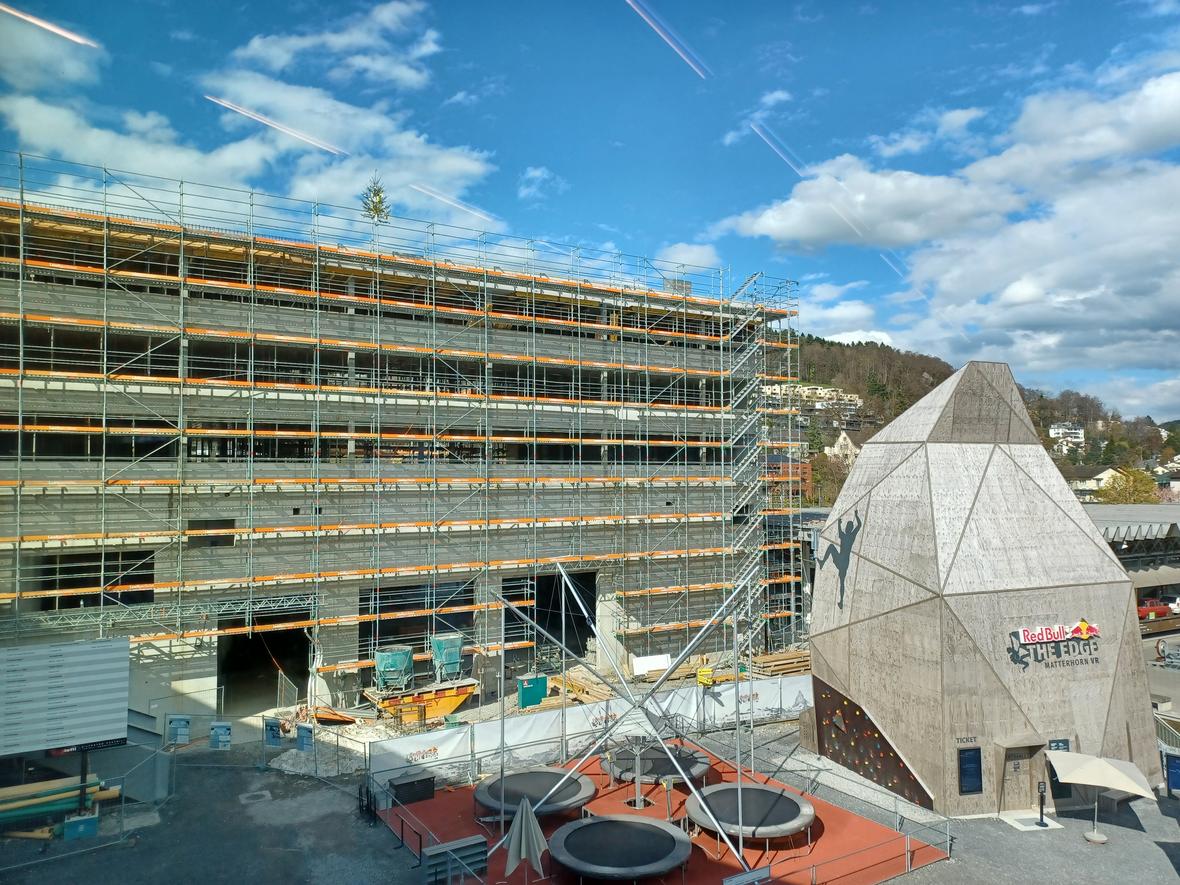 Neue Mehrzweckhalle im Rohbau